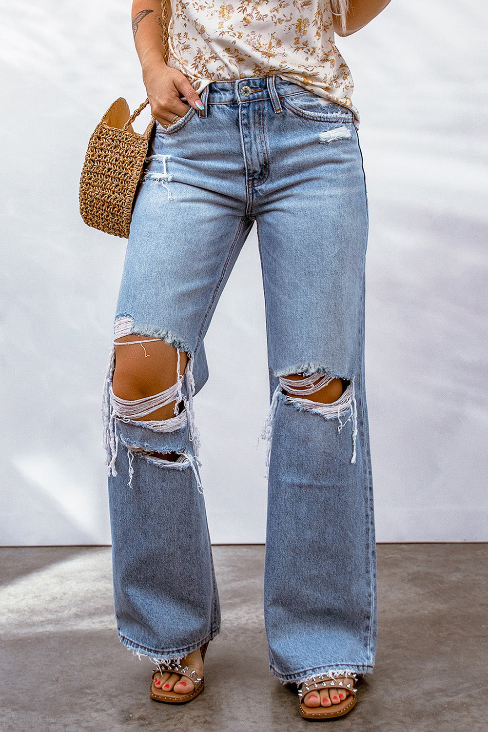 Lightwash Knee Ripped Jeans